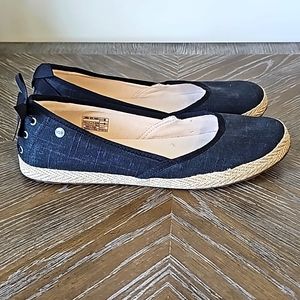 UGG Women's Flats w/bow, Size 10